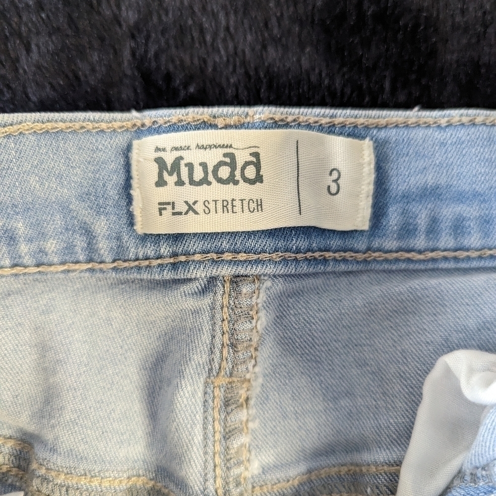 Jean Shorts - Picture 3 of 4